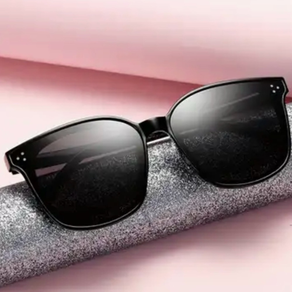 New Unisex Retro Fashion Sunglasses Classic Black Frame Glasses Anti Glare